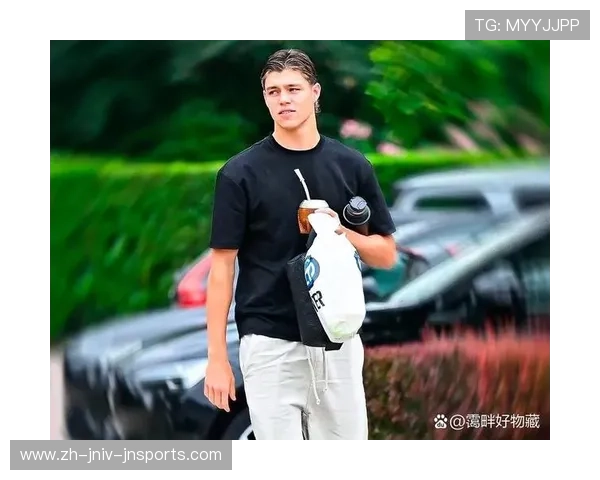 意甲俱乐部正式出场服装一览 西装革履也是球队形象的一部分